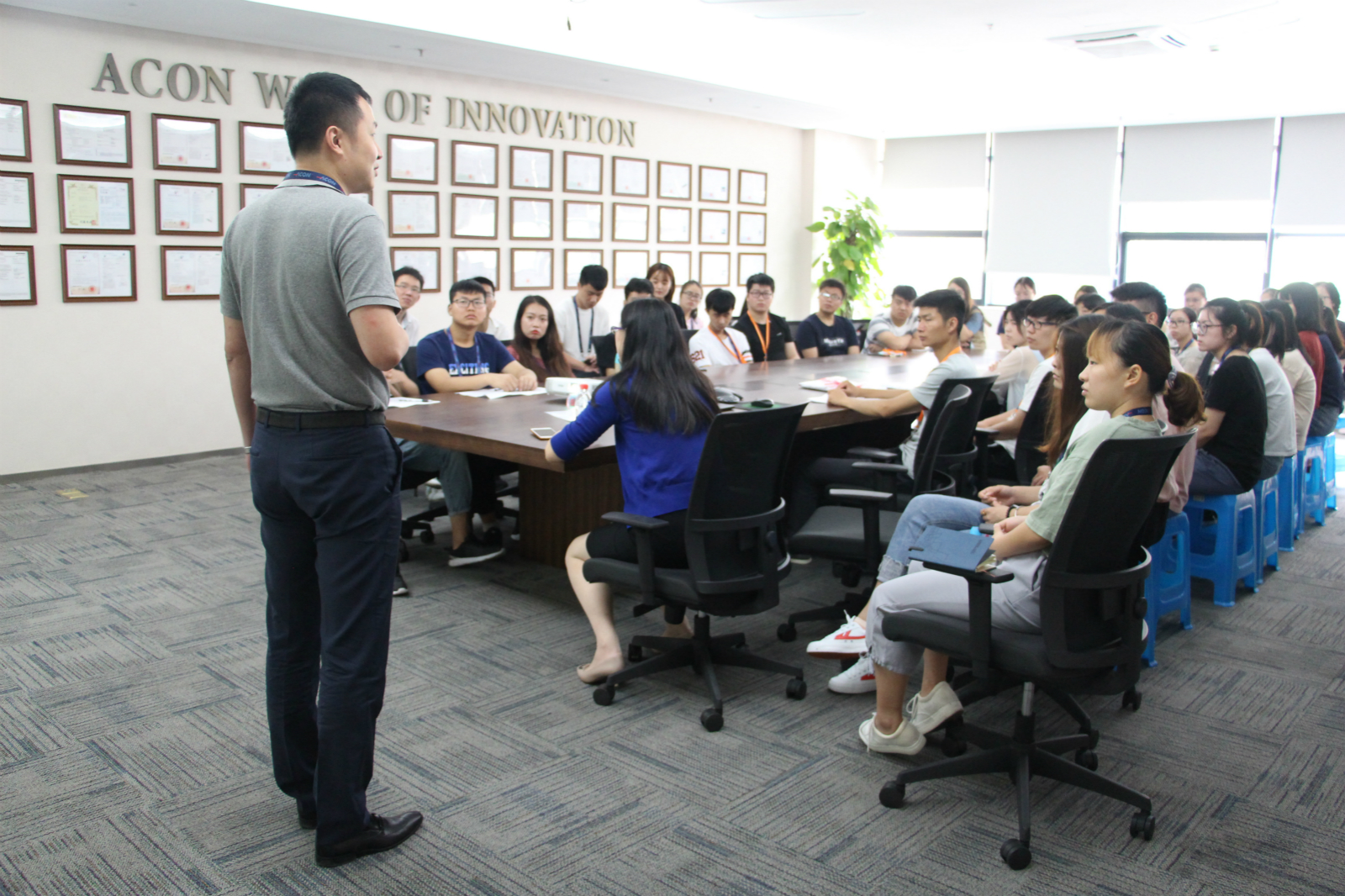 歡迎會現(xiàn)場2_meitu_3.jpg 歡迎會現(xiàn)場2_meitu_3.jpg